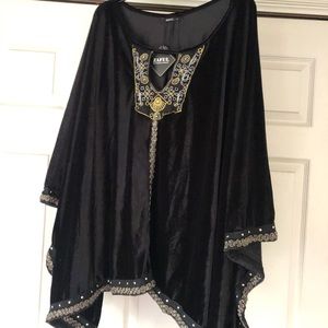 Black Velvet Medieval style poncho Size-L NWT
